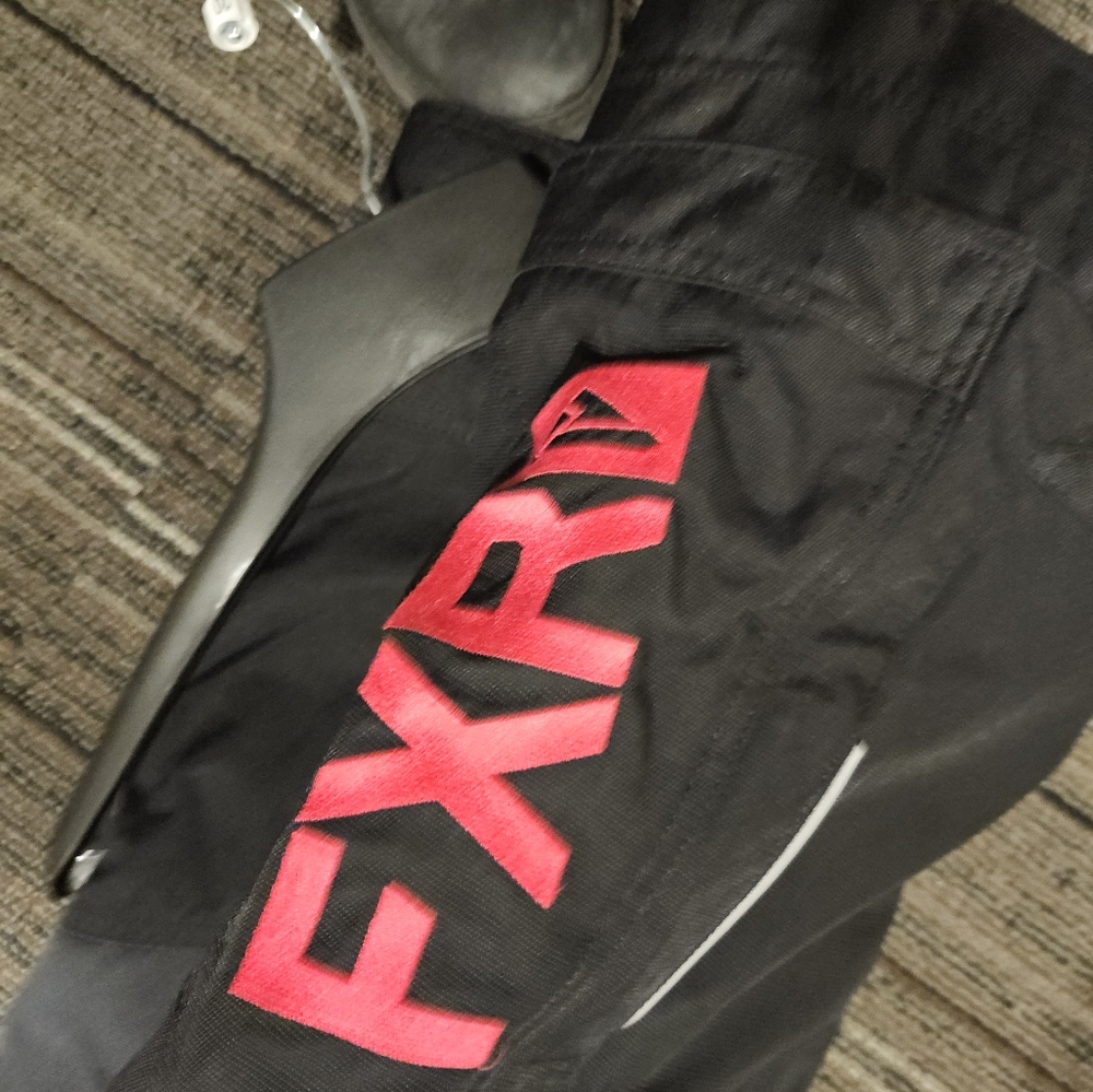 Girls FXR snowmobile F.A.S.T - Picture 4 of 7
